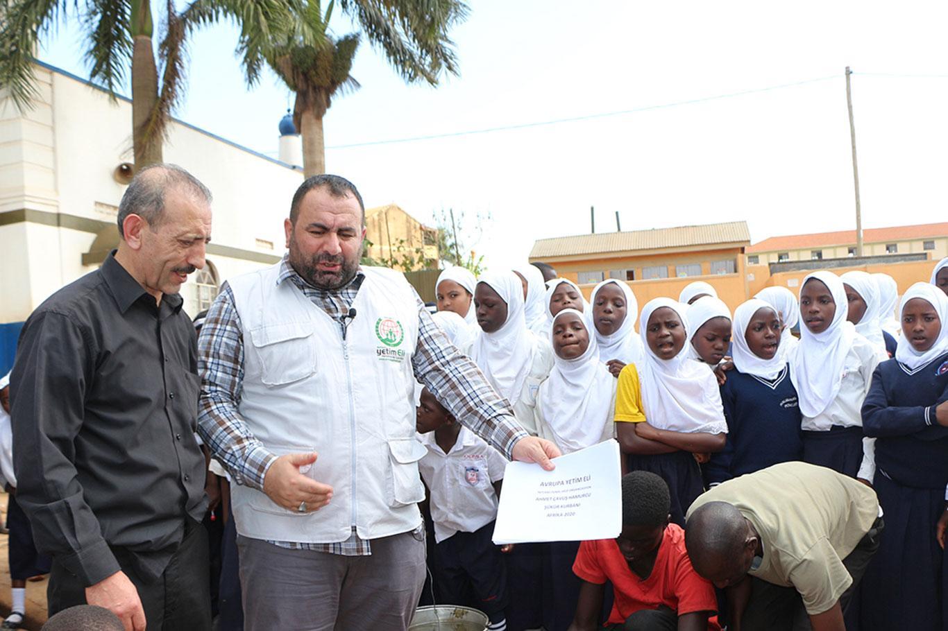 European Yetim Eli slaughters the sacrifices on behalf of philanthropists in Uganda